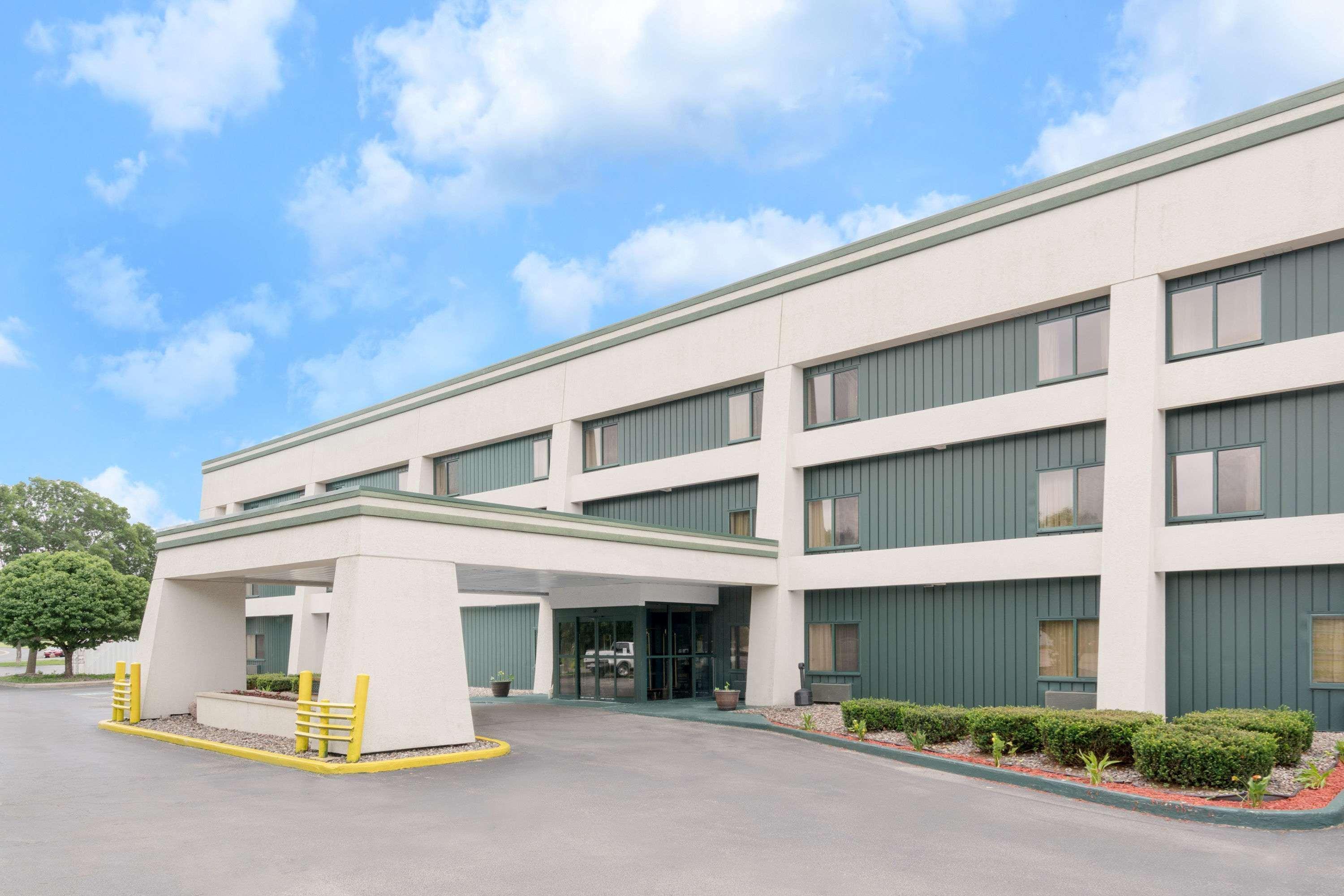 Baymont By Wyndham La Crosse/Onalaska Exterior foto
